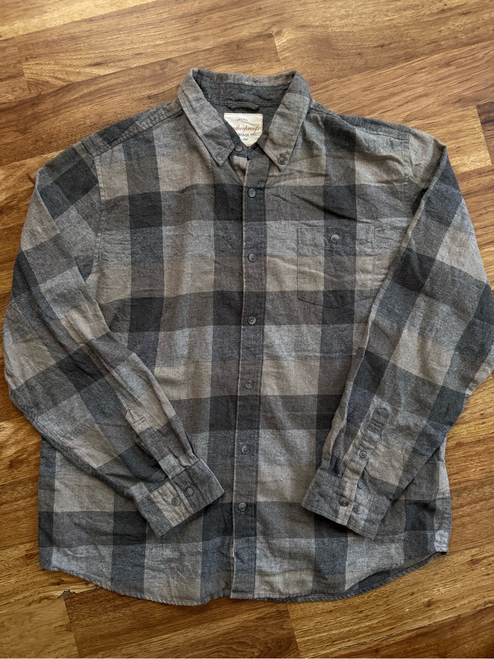 Men's Gray & Black Plaid Button-Down Shirt - Casual Long Sleeve